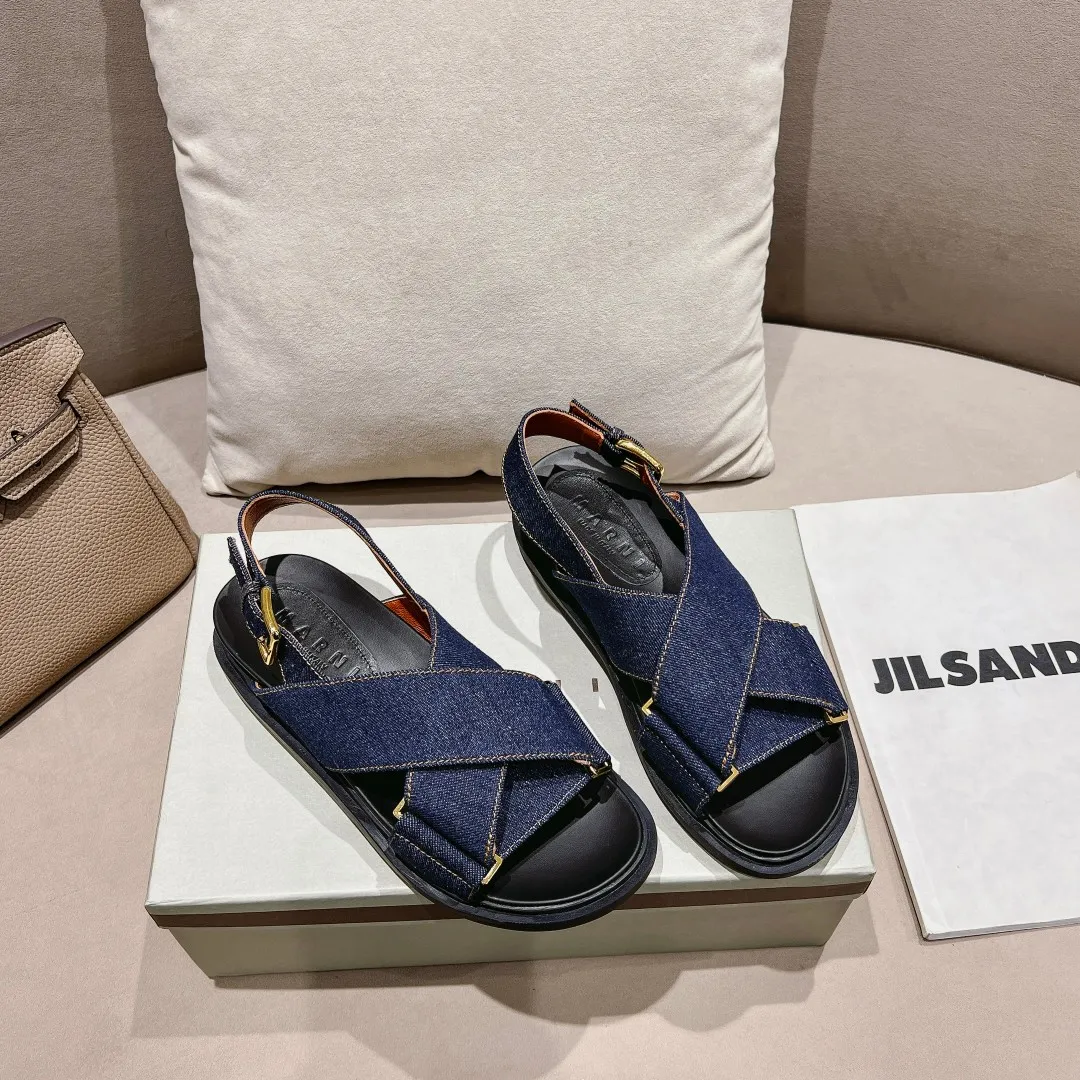 👟👟Ex-factory price 420👟👟 Marni Mani, popular online celebrity style, Taobao, popular single style in physical stores! Thick-soled, elevated classic cross-strap, color-blocked flat-soled cowhide open-toe European and American style women's sandals. Fabric: Cowhide Lining: Sheepskin Outsole: Rubber Button: Gold Size: 35-40